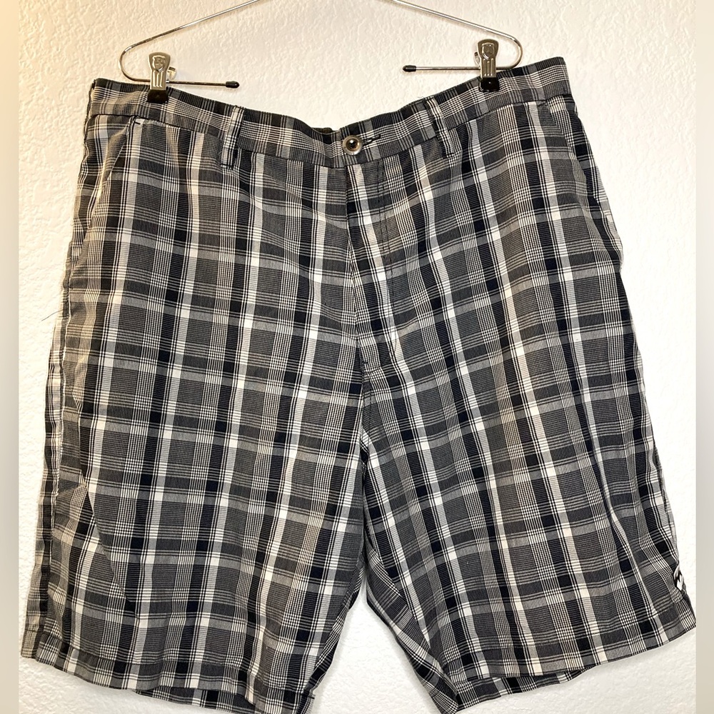 Billabong Shorts Mens 40 Gray Navy White Plaid Chino Skater Surfer Skate Surf